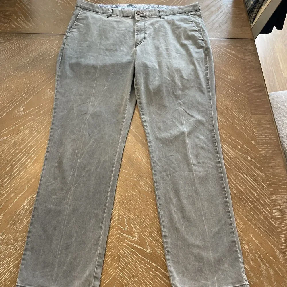 Tommy Bahama Mens 40x32 Gray Chino Straight Leg Pants EUC‎ Flat Front SUPER SOFT